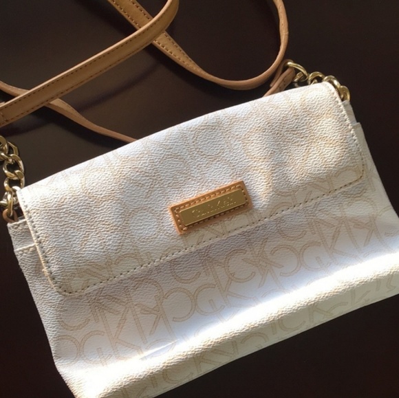 Calvin Klein Handbags - *HP* Calvin Klein crossbody